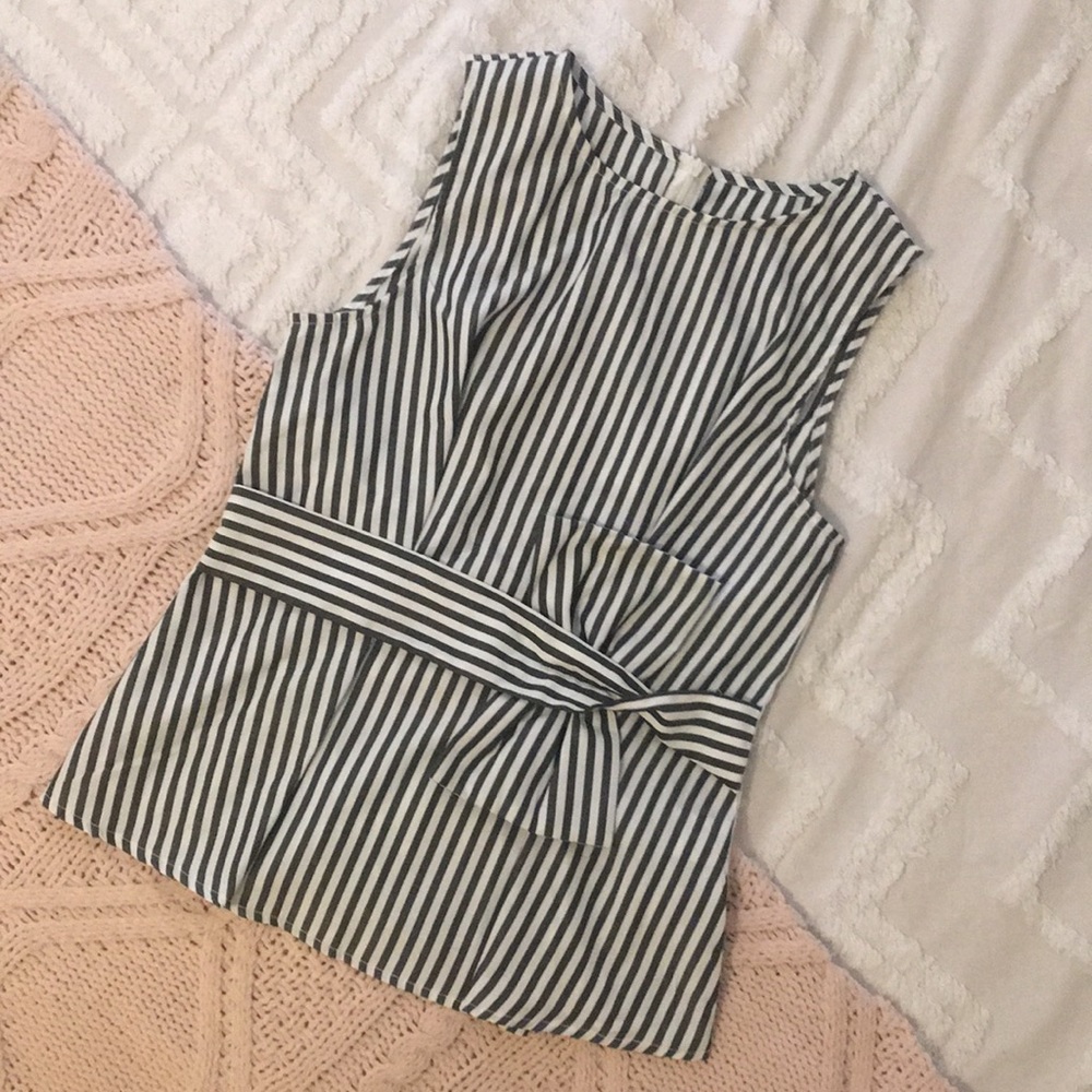 SLEEVELESS STRIPED BLOUSE WITH A BOW! *NEVER WORN*